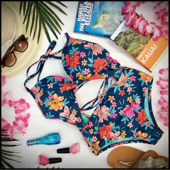 NWOT Shade & Shore Cutout One Piece Swimsuit - Picture 2 of 9